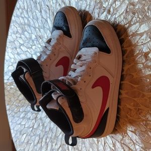 Nike Boys Court Borough Mid Shoes 4Y